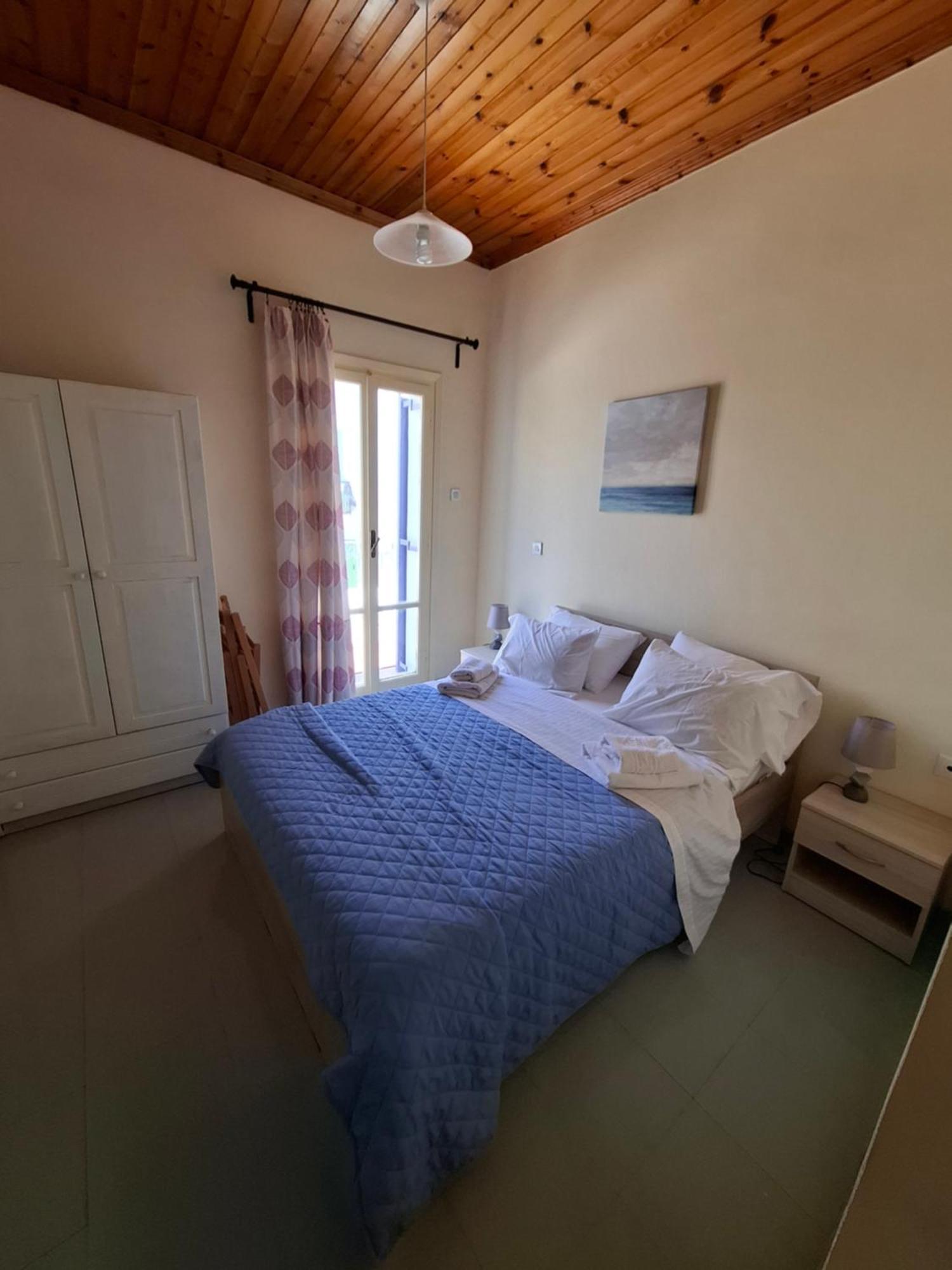 Old Harbor Apartments Spetses Town Exterior photo