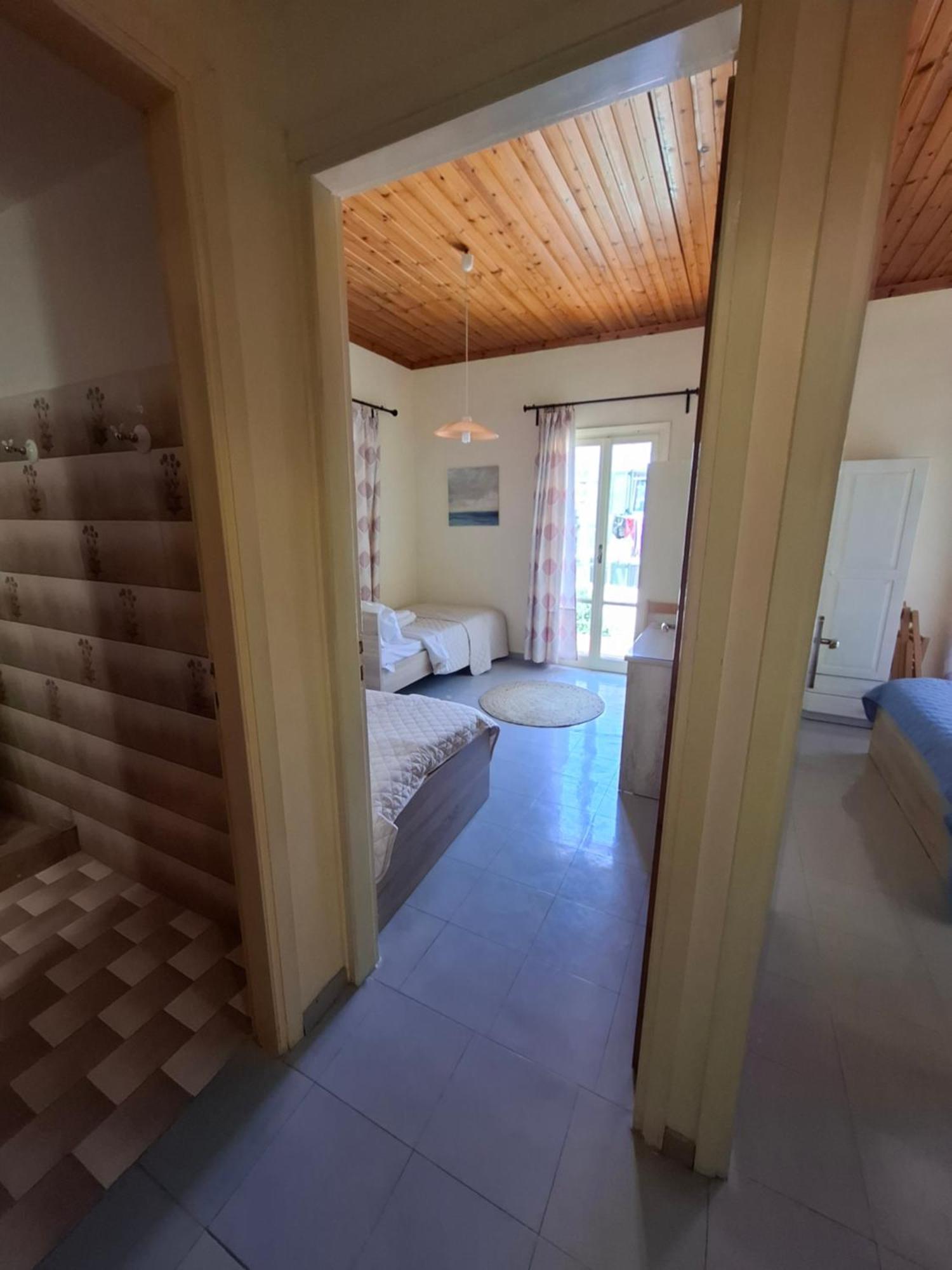 Old Harbor Apartments Spetses Town Room photo