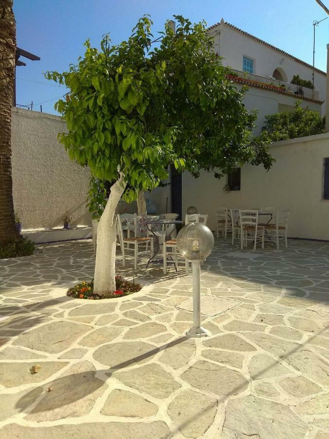 Old Harbor Apartments Spetses Town Exterior photo