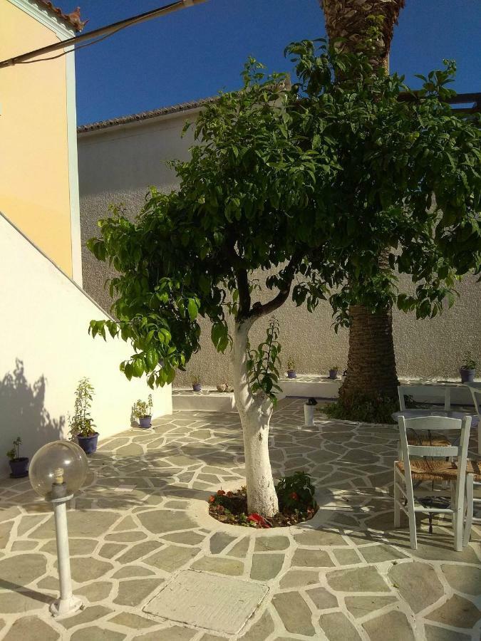 Old Harbor Apartments Spetses Town Exterior photo