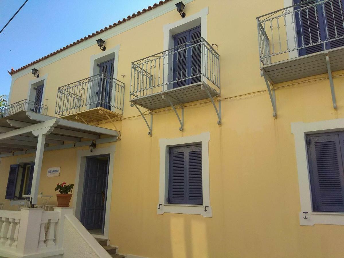 Old Harbor Apartments Spetses Town Exterior photo