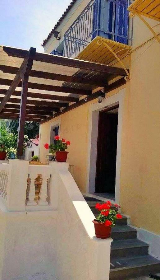 Old Harbor Apartments Spetses Town Exterior photo